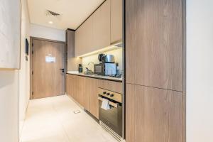 Near Dubai Miracle Garden Studio with Community Views Balcony, Legacy by Sunrise, Arjan-Dubailand by Deluxe Holiday Homes