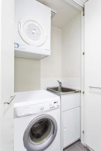MadeComfy Spacious Canberra Living with Courtyard