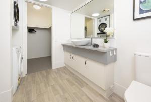 Stylish Unit, 4* Resort, Close to Noosa River