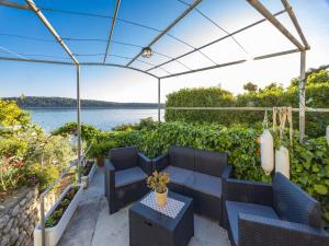 Seaside Apartment in Rab