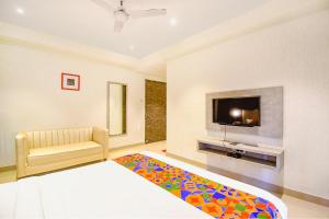 FabHotel Lake View Topsia