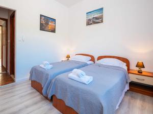 Apartments Azzurro- Three Bedroom Apartment with Terrace and Hot Tub Azzurro I-donji