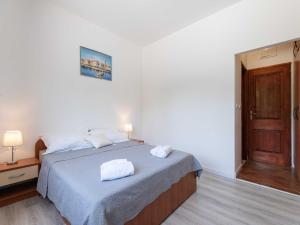 Apartments Azzurro- Three Bedroom Apartment with Terrace and Hot Tub Azzurro I-donji