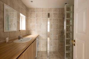 Cozy and Contemporary Ground Floor Retreat