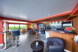 Family Apt Stunning Seaview Great Location