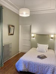 B&B / Chambres d'hotes Les chambres d'Omaha Beach Etablissement avec deux chambres d'hotes, petit-dejeuner compris fait-maison et produits locaux : Chambre Familiale