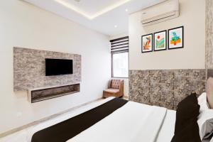 Super Collection O Sector 108 Noida