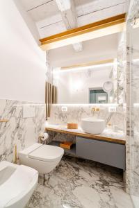 Deluxe Suite Fine Art Historic Centre