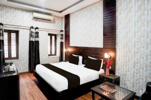 Hotel O Tyagi Road near Railway Station