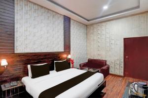 Hotel O Tyagi Road near Railway Station