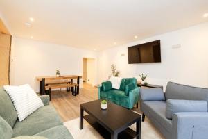 JOIVY 3BR Flat in Haymarket with Free Parking