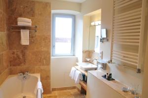 Hotels Les Glycines Vezelay : Chambre Double 101 - 26 m²