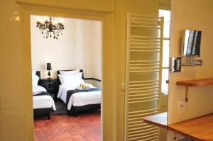 Hotels Les Glycines Vezelay : photos des chambres
