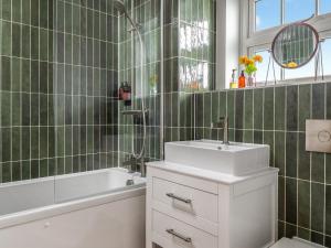 Uk47693 - Piglet Cottage