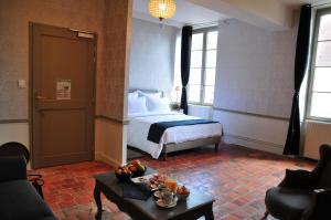 Hotels Les Glycines Vezelay : photos des chambres