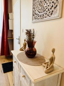 Abelia YourHostHelper