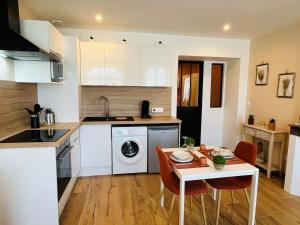 Abelia YourHostHelper