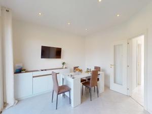 Casa Marisol by Bookinggardalake