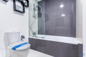 Elegant Studio Without Balcony- Damac Hills, Dubai - Host & Stay