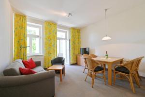 Ferienwohnung-2-Villa-Celia-Sellin-strandnah-fuer-6-Personen