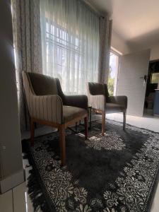 Cozy Cottage on 5th Avenue