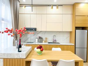 Amazing Housing Lạc Long Quân