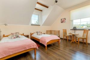 Villa von Valdi with 3 Bedrooms, Sauna & Garden in Chłapowo by Noclegi Renters