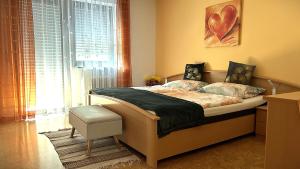 Großzügige Wohnung mit Terrasse und Gartenzugang - das komplette Erdgeschoß