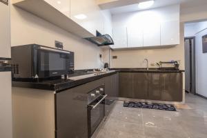 Sky High Luxe - Elegant 2BR Apartment with City Views