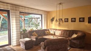 Großzügige Wohnung mit Terrasse und Gartenzugang - das komplette Erdgeschoß