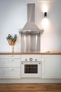 Stylish 2-Bed Apartment in Gare, Near Cafes & Shop