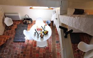 Hotels Les Glycines Vezelay : photos des chambres