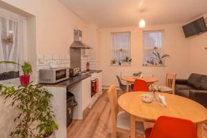 Ricky Road Guest House - Budget