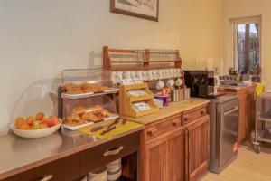 Ricky Road Guest House - Budget