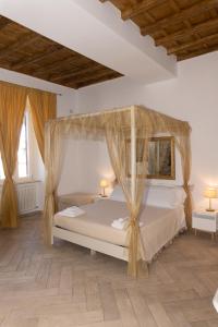 Le Boutique Luxury Rooms diffused in Historic Center