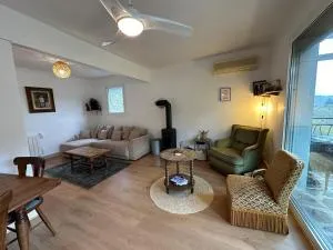 Jolie maisonnette jusqu'à 4 personnes avec superbe vue - Roche-en-Régnier