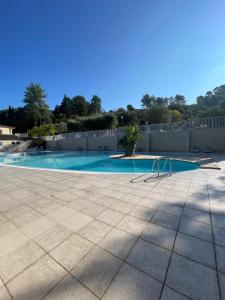 Chalets Les Canonniers - Chalet avec Piscine : photos des chambres