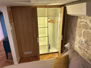 Champs Elysée Near Presidents Palace with and AC