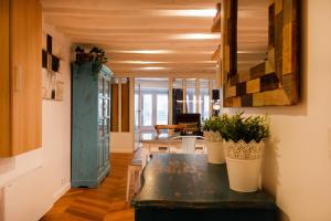 Champs Elysée Near Presidents Palace with and AC