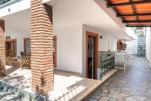 Salamis Blue Retreat -a seafront family apartment