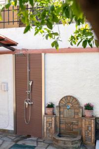 Salamis Blue Retreat -a seafront family apartment