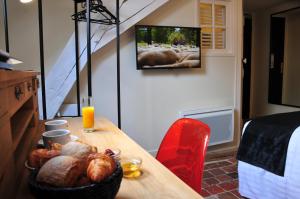 Hotels Les Glycines Vezelay : photos des chambres