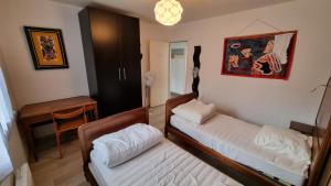 Villas Villa Tre les Pins, 7 chambres, a 100m du LAC DE LACANAU : photos des chambres