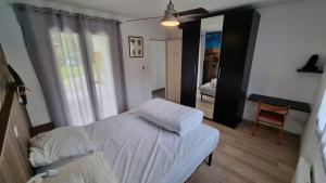 Villas Villa Tre les Pins, 7 chambres, a 100m du LAC DE LACANAU : photos des chambres