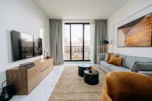 Private Beach 1BR-Yacht Club-Work Space-Pool-Gym