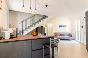 GuestHost - Livorno Modern Apartment with Balcony!