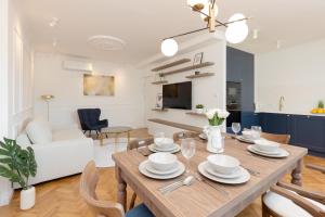 Apartment in the Centre of Warsaw by Noclegi Renters