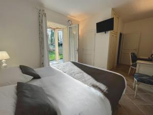 Hotels Chateau de Challanges : photos des chambres