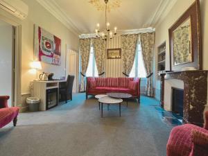 Hotels Chateau de Challanges : photos des chambres