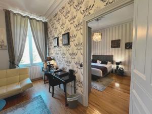 Hotels Chateau de Challanges : photos des chambres